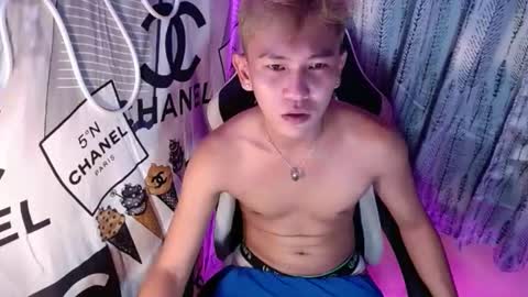 Snapshot of ralfhuge24 chatting on 12/23/25, 01:36 ralfhuge24 online show from 12/23/25, 01:36