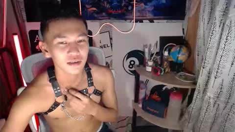 Snapshot of ralfhuge24 chatting on 02/24/26, 02:15 ralfhuge24 online show from 02/24/26, 02:15