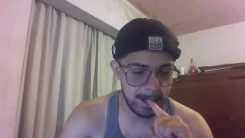 ralphillips25 online show from 12/19/25, 05:03