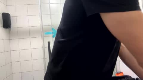 Snapshot of ramix95 chatting on 11/16/25, 05:07 ramix95 online show from 11/16/25, 05:07