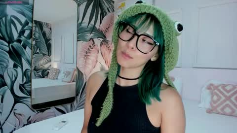 Snapshot of ramonaa_gold chatting on 11/28/25, 02:25 Ramona online show from 11/28/25, 02:25