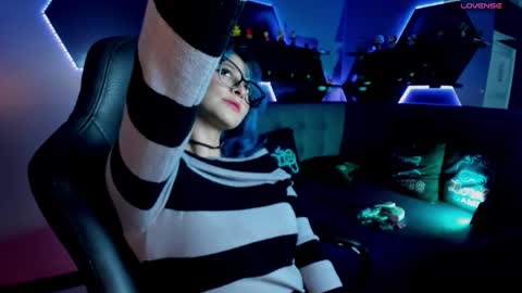 Snapshot of ramonaa_gold chatting on 12/21/25, 03:13 Ramona online show from 12/21/25, 03:13