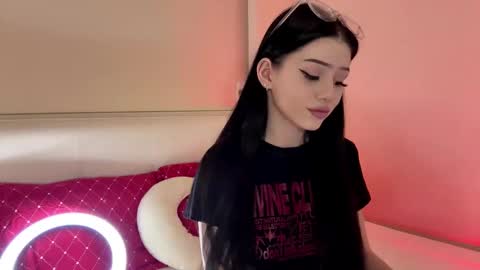 Luna online show from 12/15/25, 04:44