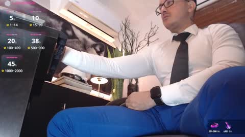 Snapshot of randylukehot chatting on 01/06/25, 10:37 randylukehot online show from 01/06/25, 10:37