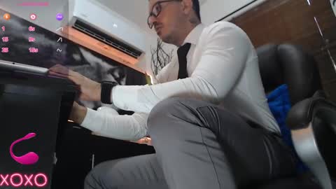 Snapshot of randylukehot chatting on 09/13/25, 06:08 randylukehot online show from 09/13/25, 06:08