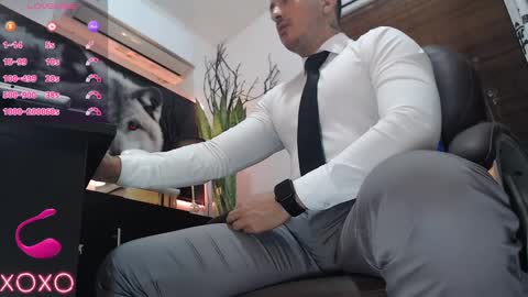 Snapshot of randylukehot chatting on 09/25/25, 10:19 randylukehot online show from 09/25/25, 10:19