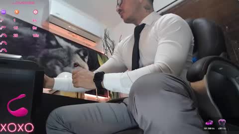 Snapshot of randylukehot chatting on 11/11/25, 10:15 randylukehot online show from 11/11/25, 10:15