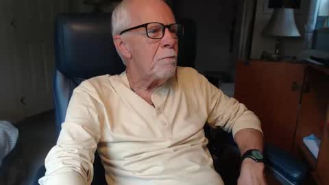 ranger1001 online show from 10/15/25, 07:36