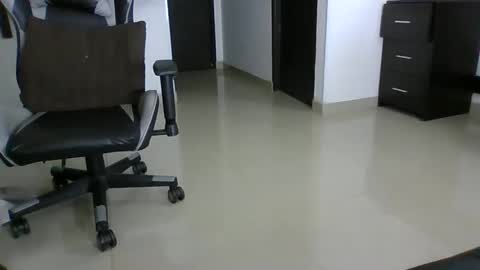 Snapshot of raphaeladam98 chatting on 12/15/25, 01:15 raphaeladam98 online show from 12/15/25, 01:15