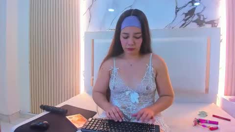 Snapshot of rapuzelhl chatting on 05/08/26, 01:49 rapuzelhl online show from 05/08/26, 01:49