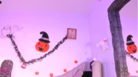 Raquel online show from 10/29/25, 09:49