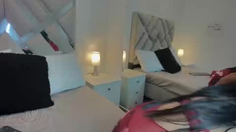 Raquel Moore  online show from 03/12/25, 08:41