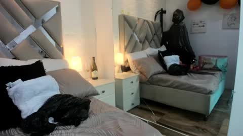 Raquel Moore  online show from 10/29/25, 11:56