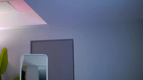 Snapshot of raquellevon chatting on 01/05/26, 05:27 Raquelle online show from 01/05/26, 05:27