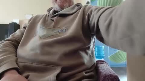 Snapshot of rarvet chatting on 10/26/25, 12:05 rarvet online show from 10/26/25, 12:05