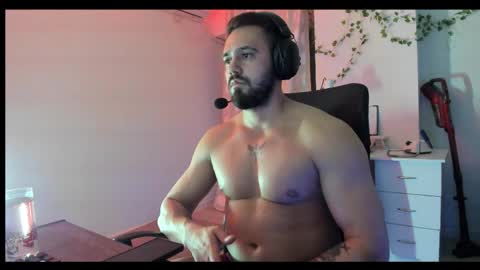 Snapshot of raulmaxel chatting on 05/03/26, 10:27 RaulMaxel online show from 05/03/26, 10:27
