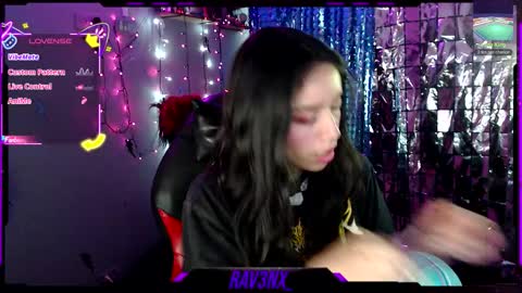   online show from 11/28/25, 10:23