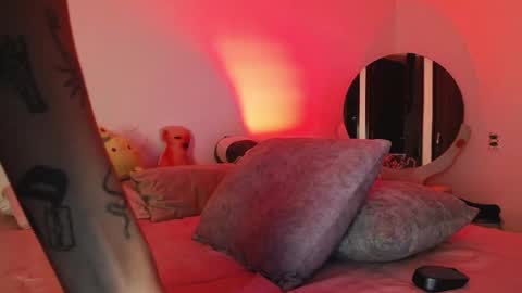 Snapshot of raven06_ chatting on 03/11/25, 01:48 Raven online show from 03/11/25, 01:48