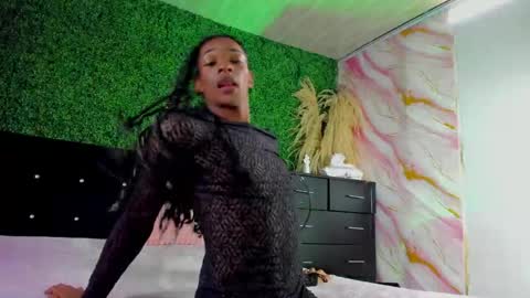 Raven kisses online show from 04/17/26, 01:58