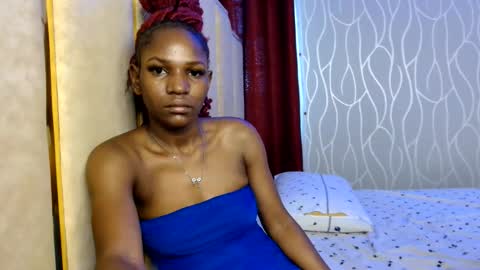 Snapshot of raven_luxe chatting on 06/01/26, 12:18 Raven online show from 06/01/26, 12:18