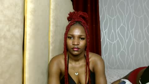 Snapshot of raven_luxe chatting on 06/20/26, 02:36 Raven online show from 06/20/26, 02:36