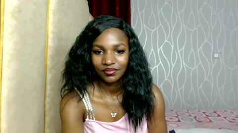 Snapshot of raven_luxe chatting on 06/22/26, 07:22 Raven online show from 06/22/26, 07:22