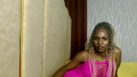 Snapshot of raven_luxe chatting on 06/27/26, 02:27 Raven online show from 06/27/26, 02:27