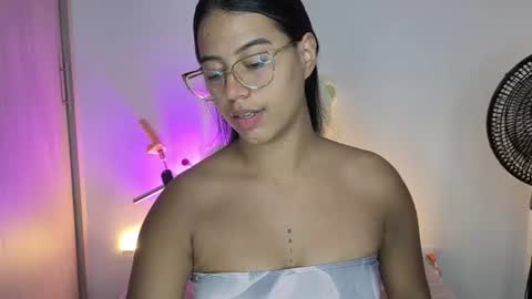 Snapshot of raven_stonee01 chatting on 06/30/26, 01:17 RAVEN online show from 06/30/26, 01:17