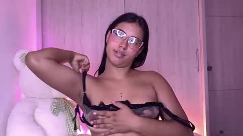 Snapshot of raven_stonee01 chatting on 07/19/26, 01:31 RAVEN online show from 07/19/26, 01:31