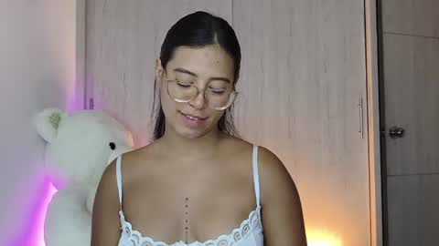 Snapshot of raven_stonee01 chatting on 07/20/26, 01:42 RAVEN online show from 07/20/26, 01:42