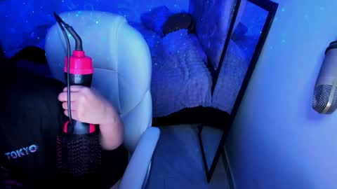 Snapshot of raven_toky0 chatting on 01/24/25, 04:27 Raven online show from 01/24/25, 04:27