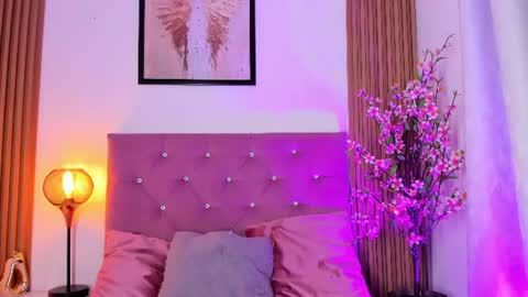 Snapshot of ravena_queen chatting on 06/15/26, 01:08 ravena_queen online show from 06/15/26, 01:08