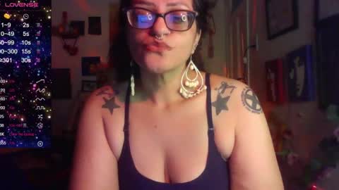 Snapshot of ravenandsin chatting on 04/03/26, 11:47 Raven online show from 04/03/26, 11:47