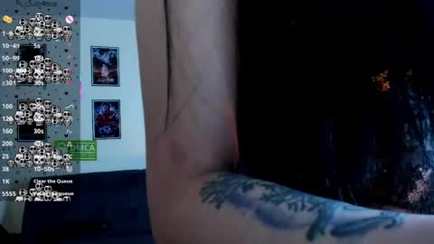 Snapshot of ravenelle_ chatting on 05/23/26, 10:47 ravenelle_ online show from 05/23/26, 10:47