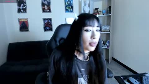 ravenelle_ online show from 07/12/26, 09:17