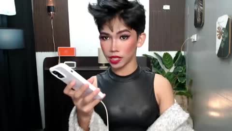 Snapshot of ravennax chatting on 02/27/25, 12:32 ravennaxx online show from 02/27/25, 12:32