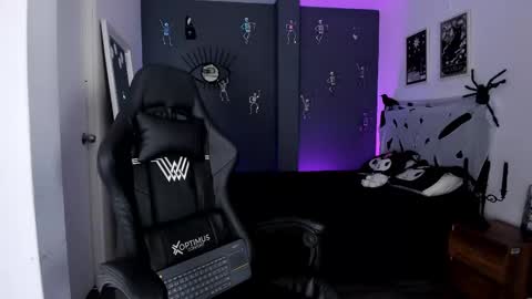 Raven Witch online show from 10/10/25, 08:30