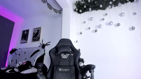 Raven Witch online show from 12/04/25, 10:18