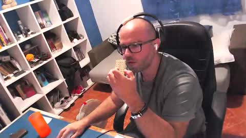 ravingr3d3 online show from 10/12/25, 07:57