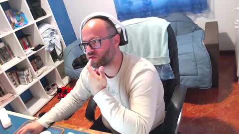 Snapshot of ravingr3d3 chatting on 05/13/26, 01:30 ravingr3d3 online show from 05/13/26, 01:30