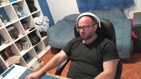 Snapshot of ravingr3d3 chatting on 05/17/26, 08:49 ravingr3d3 online show from 05/17/26, 08:49