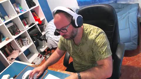 Snapshot of ravingr3d3 chatting on 05/19/26, 07:58 ravingr3d3 online show from 05/19/26, 07:58