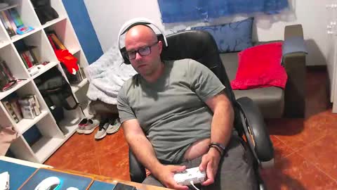 Snapshot of ravingr3d3 chatting on 05/21/26, 08:49 ravingr3d3 online show from 05/21/26, 08:49