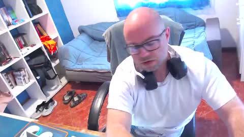 Snapshot of ravingr3d3 chatting on 05/22/26, 10:43 ravingr3d3 online show from 05/22/26, 10:43