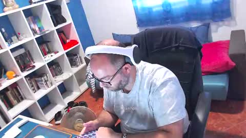 Snapshot of ravingr3d3 chatting on 06/08/26, 01:11 ravingr3d3 online show from 06/08/26, 01:11
