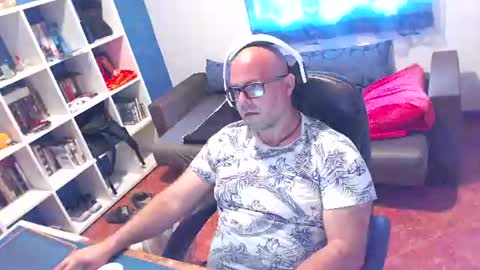 Snapshot of ravingr3d3 chatting on 06/15/26, 10:28 ravingr3d3 online show from 06/15/26, 10:28