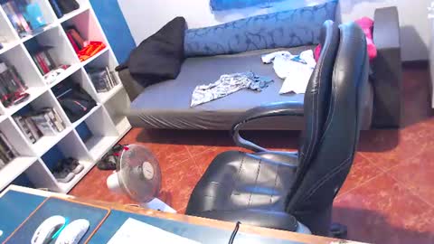 Snapshot of ravingr3d3 chatting on 06/16/26, 10:51 ravingr3d3 online show from 06/16/26, 10:51