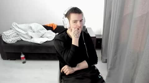 Snapshot of ray_hill chatting on 03/10/26, 07:46 Ray online show from 03/10/26, 07:46