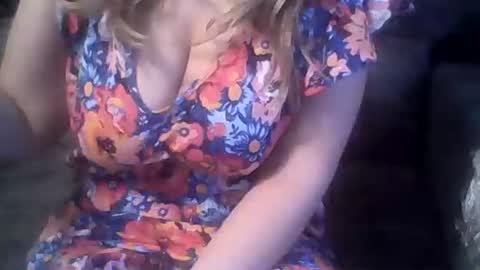 Snapshot of rayday_ chatting on 10/14/25, 08:04 rayday_ online show from 10/14/25, 08:04