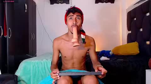 Snapshot of raydevil_ chatting on 12/21/24, 12:31 Rayn online show from 12/21/24, 12:31